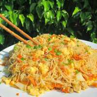 Fideos de arroz tres delicias